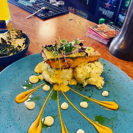 فندق The Copper Still Bar Restaurant & Boutique