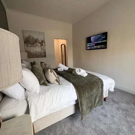 The Copper Still Bar Restaurant & Boutique Dromod