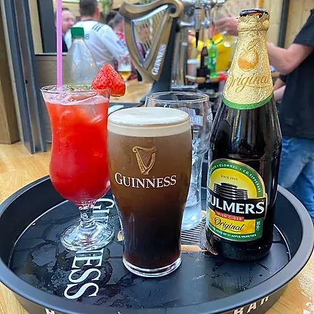 The Copper Still Bar Restaurant & Boutique 酒店
