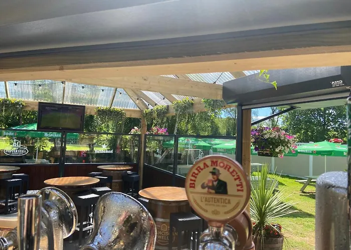 호텔 The Copper Still Bar Restaurant & Boutique *