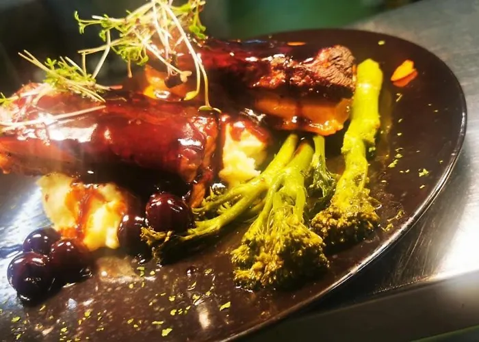 The Copper Still Bar Restaurant & Boutique 호텔 *