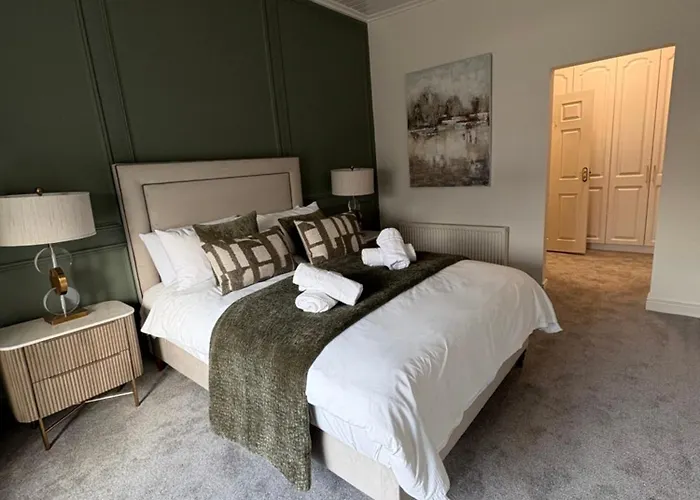 The Copper Still Bar Restaurant & Boutique Hotel *